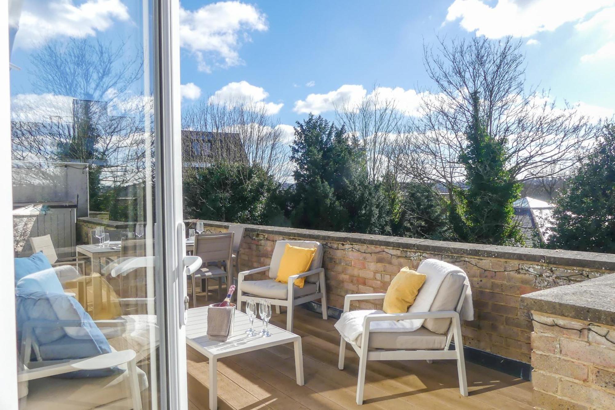 Luxury Penthouse W Balcony - 2X Free Parking Apartment Royal Tunbridge Wells Bagian luar foto