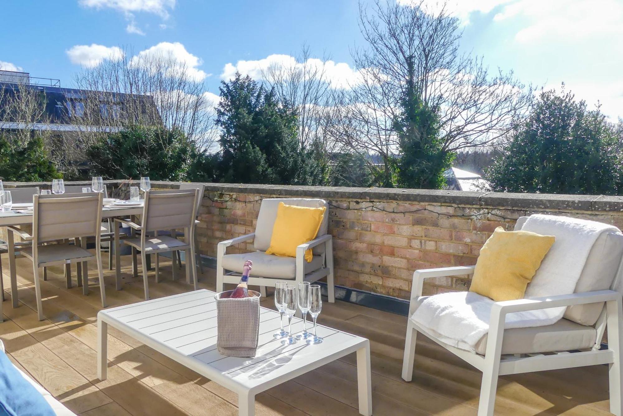 Luxury Penthouse W Balcony - 2X Free Parking Apartment Royal Tunbridge Wells Bagian luar foto