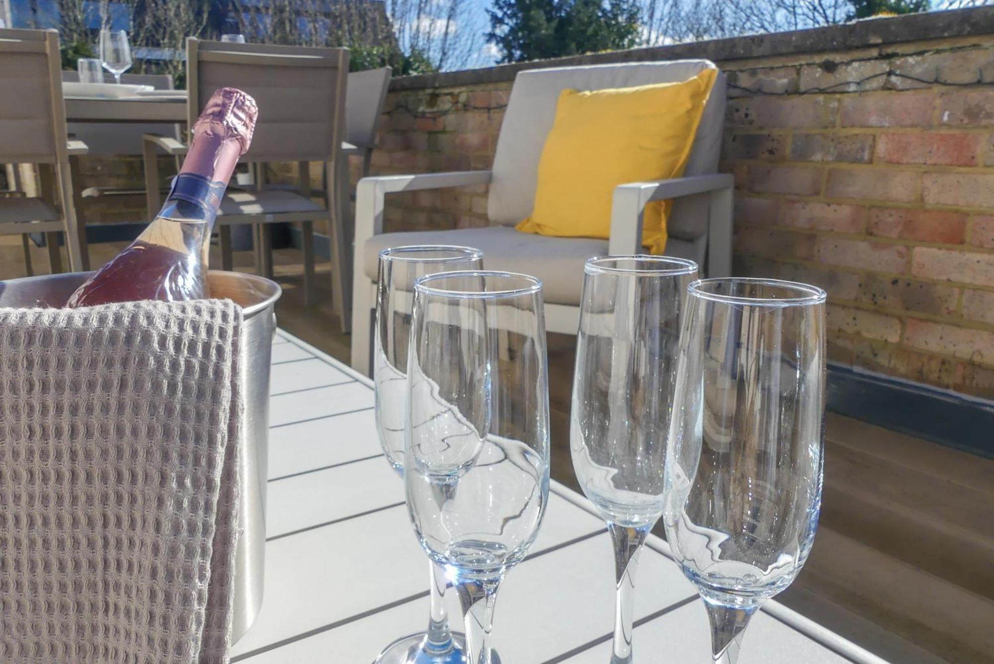 Luxury Penthouse W Balcony - 2X Free Parking Apartment Royal Tunbridge Wells Bagian luar foto